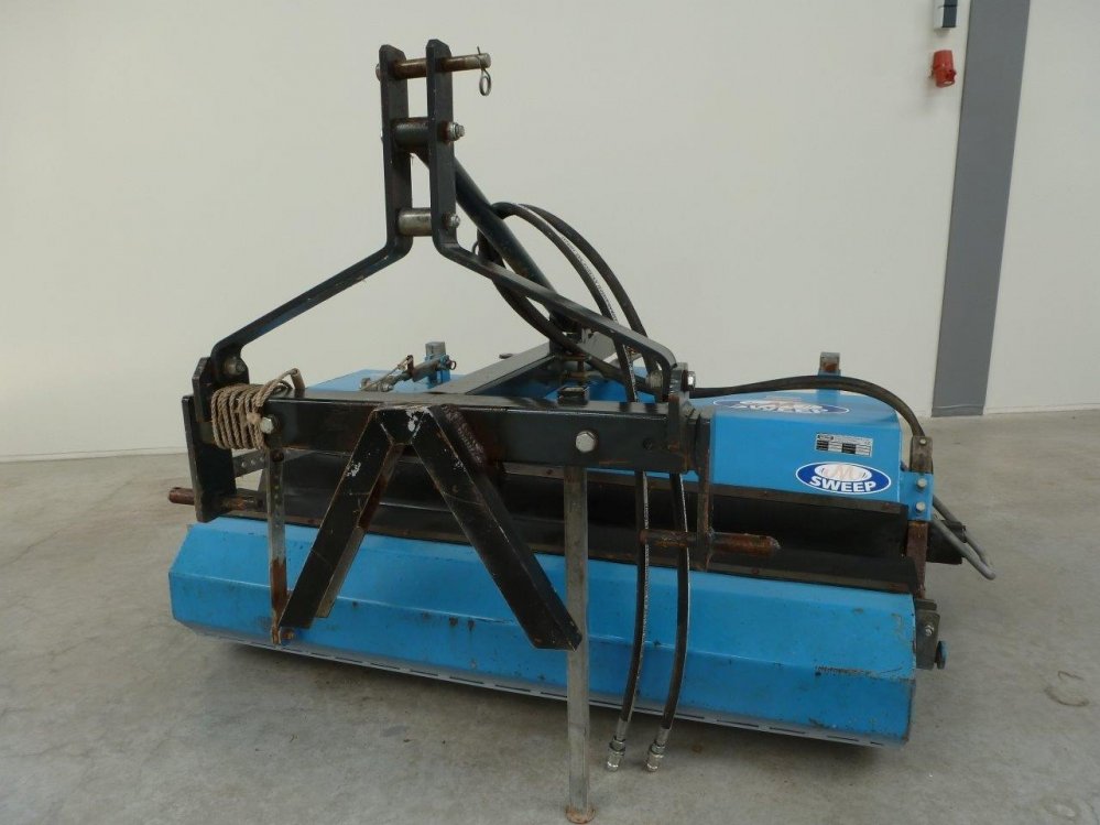 Saphir hydraulische trekker veegmachine 2 | M. Mulder b.v.