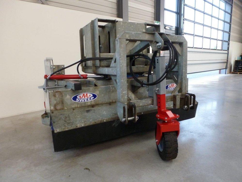M-Sweep hydraulische heftruck/shovel/trekker veegmachine 4 | M. Mulder B.V.