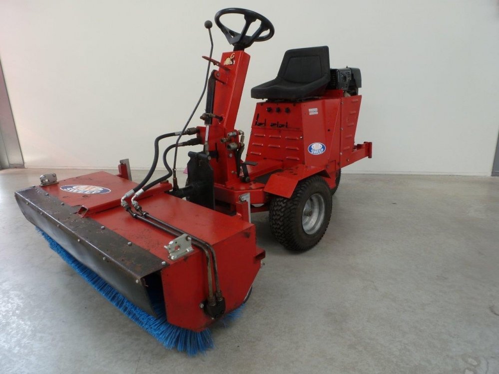 M-Sweep hydraulische zit motor veegmachine 1 | M. Mulder B.V.