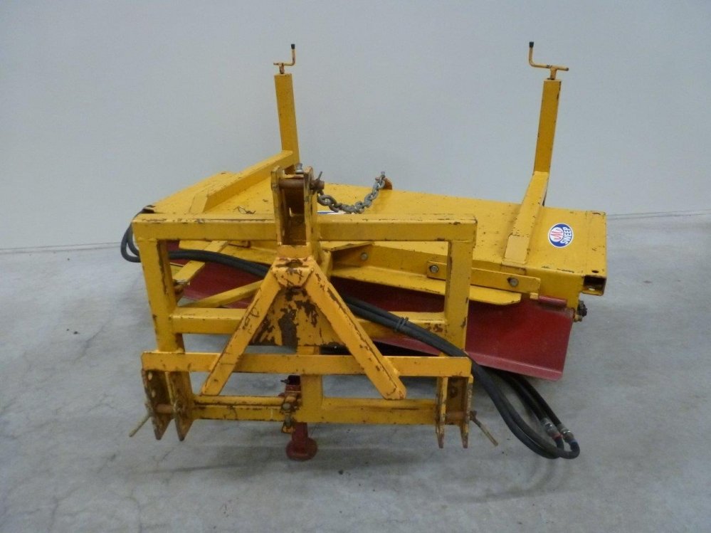 M-Sweep hydraulische trekker veegmachine (1.50m 2 | M. Mulder b.v.