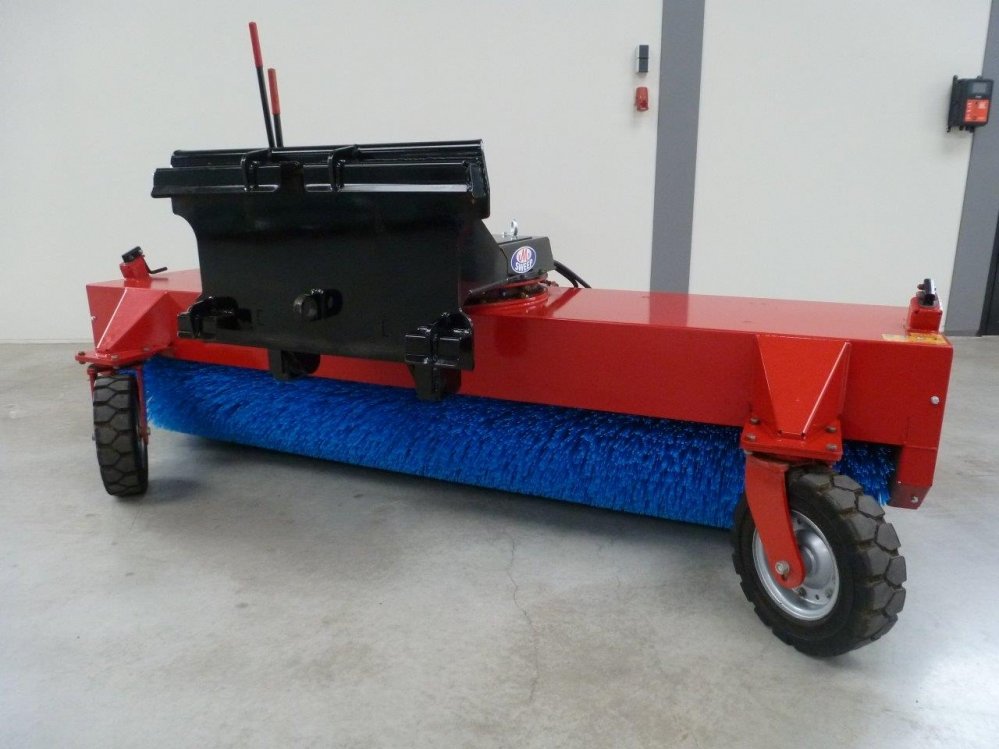 M-Sweep hydraulische heftruck/shovel/trekker veegmachine 2 | M. Mulder b.v.