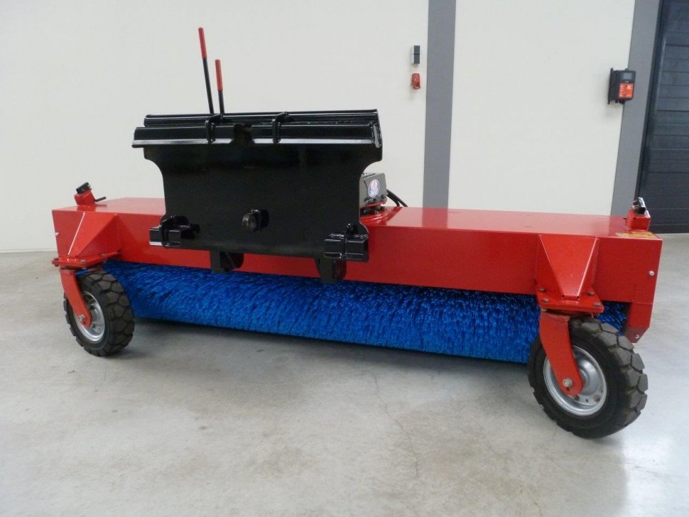 M-Sweep hydraulische heftruck/shovel/trekker veegmachine 1 | M. Mulder b.v.