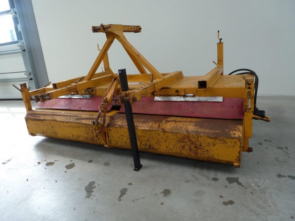M-Sweep hydraulische trekker veegmachine (2.20m) 4 | M. Mulder B.V.