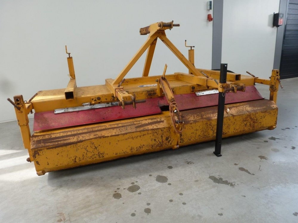M-Sweep hydraulische trekker veegmachine (2.20m) 2 | M. Mulder B.V.