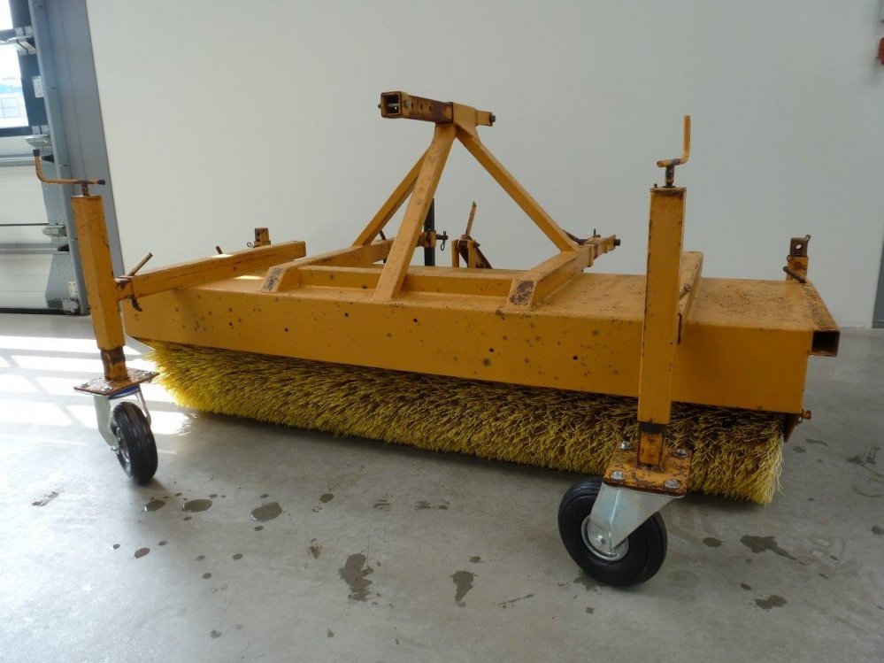 M-Sweep hydraulische trekker veegmachine (2.20m) 3 | M. Mulder B.V.