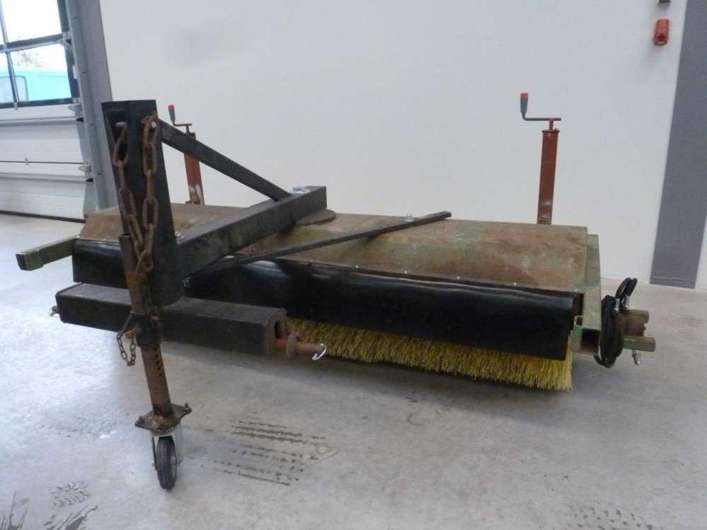 M-Sweep hydraulische trekker veegmachine (2.25m) 2 | M. Mulder B.V.